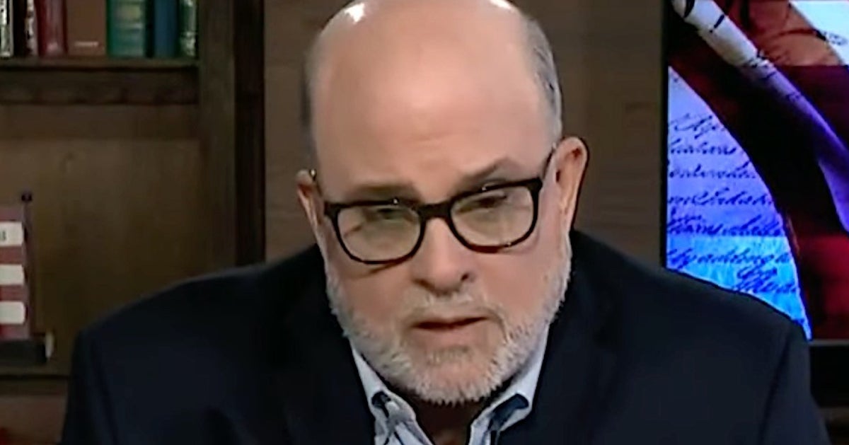 Trump-Defending Fox News Host Drops Accidental Truth Bomb: ‘Seems Kinda Stupid’ Trump-Defending Fox News Host Drops Accidental Truth Bomb: ‘Seems Kinda Stupid’