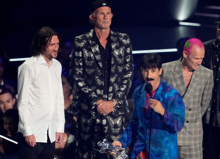 Ο Άντονι Κίντις των Red Hot Chili Peppers επί σκηνής για το «Black Summer». (Photo by Charles Sykes/Invision/AP)