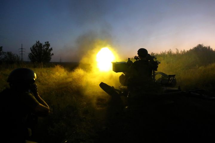 Αντιαεροπορικοί πυροβολητές μιας ειδικής μονάδας αεράμυνας της Εθνικής Φρουράς της Ουκρανίας εμφανίζονται σε μια αποστολή μάχης, στην Ουκρανία.