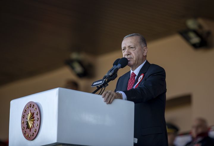 Ο Τούρκος Πρόεδρος Ρετζέπ Ταγίπ Ερντογάν παρευρίσκεται στην Τελετή Παραλαβής Διπλώματος Στρατιωτικής Ακαδημίας Στρατιωτικής Εθνικής Άμυνας και παράδοσης σημαίας στην Άγκυρα, Τουρκία στις 30 Αυγούστου 2022.