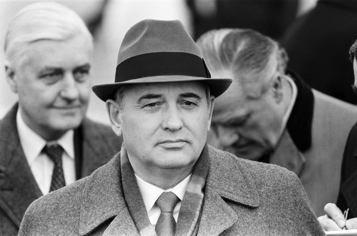 Gorvachov, cuando era miembro del Politburo, llega a Londres, en una visita de 1984.