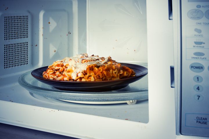 Reheating food in the microwave and reducing waste