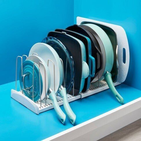 An expandable cookware rack
