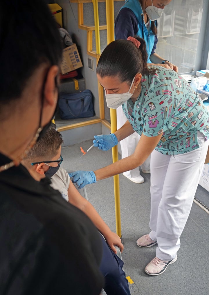 Vacunación en una 'vacuguagua', el 4 de febrero de 2022 en Gran Canaria.