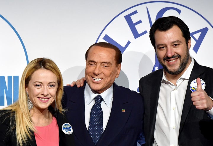 Giorgia Meloni, Silvio Berlusconi y Matteo Salvini, los líderes de los partidos de derecha italianos que han firmado un pacto de coalición y que sumarán fuerzas tras las elecciones del 25 de septiembre.