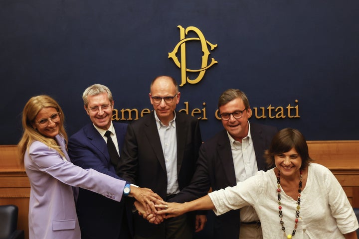 Los representantes del Partido Dermocrático y de Azione, el pasado 2 de agosto, mostrando una unidad que duraría apenas días.