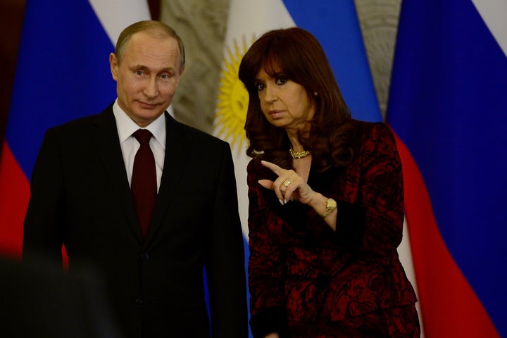 Foto de archivo de Vladimir Putin y la vicepresidenta de Argentina, Cristina Fernández.