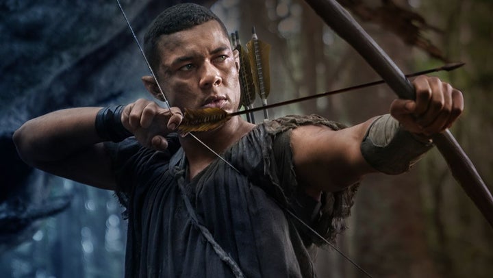 Ismael Cruz Córdova como Arondir en 'Los anillos del poder'.
