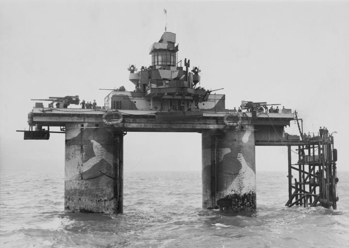 第二次大戦中の1944年に撮影された「ノック・ジョン・タワー」。ロイ・ベーツ氏が占拠して海賊ラジオ局を開業した最初の「マンセル要塞」