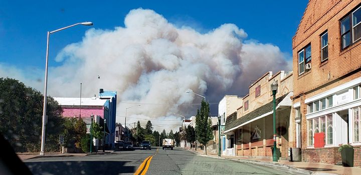Smoke blankets the sky as the Mill Fire approaches in Weed, California, Friday, September 2, 2022.