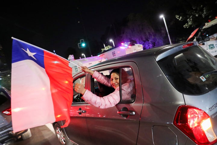 Daily News | Online News Supporters of the reject option react to early results of the referendum on a new Chilean constitution in Santiago, Chile, September 4, 2022. REUTERS/Ivan Alvarado