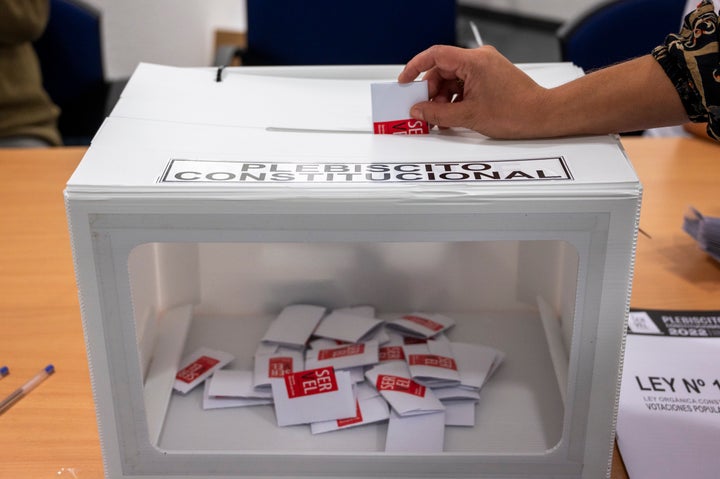Urna del plebiscito de Chile