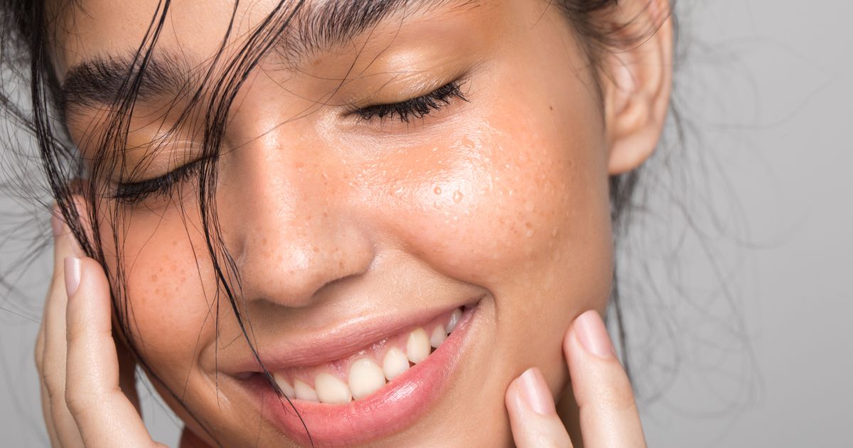 This Gentle Exfoliating Cleanser Is The Best For Removing Dead Skin