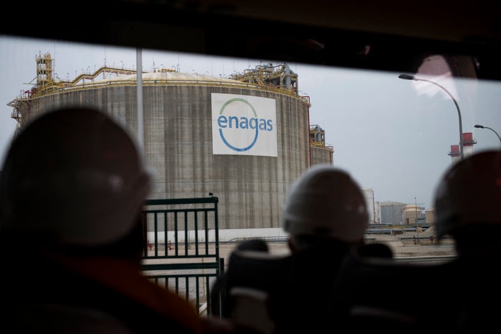 Planta regasificadora en el Muelle de la Energía, en el puerto de Barcelona.