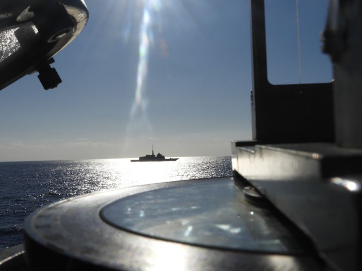 Την Δευτέρα 31 Ιανουαρίου 2022, διεξήχθη συνεκπαίδευση PASSEX (Passing Exercise) της Φρεγάτας ΘΕΜΙΣΤΟΚΛΗΣ με την Γαλλική Φρεγάτα FS PROVENCE, στην ευρύτερη θαλάσσια περιοχή του Μυρτώου Πελάγους και του Στενού Κυθήρων. Κατά την διάρκεια της συνεκπαίδευσης, πραγματοποιήθηκαν πυρά επιφανείας κατά βραχονησίδας, εκτελέστηκαν αντικείμενα σύνθεσης και ανταλλαγής τακτικής εικόνας, ναυτικής αποτροπής (Maritime Interdiction Operations - MIO), επικοινωνιών, προχωρητικών ελιγμών και αντιαεροπορικού πολέμου (Air Defence Exercise - ADEX) με συμμετοχή συνολικά 6 μαχητικών αεροσκαφών, 2 F-16 από την 116 Πτέρυγα Μάχης (ΠΜ) και 4 F-4 από την 117 ΠΜ, τα οποία συνέβαλαν στην προαγωγή του επιπέδου της επιχειρησιακής ετοιμότητας, μαχητικής ικανότητας και συνεργασίας των συμμετεχόντων σε διμερές και συμμαχικό πλαίσιο. (ΓΕΕΘΑ/EUROKINISSI)