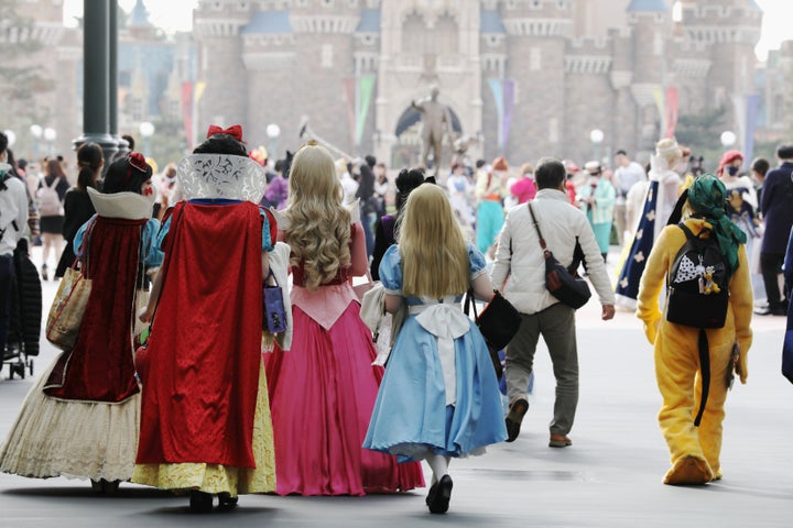 東京ディズニーランド シーでの 園内での営利活動 禁止 その他のパークでのng行為は 禁止行為一覧 ハフポスト News 東京ディズニーランド シーでの 園内での営利活動 禁止 その他のパークでのng行為は 禁止行為一覧 ハフポスト News