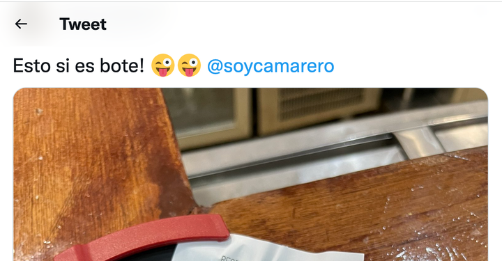 Tuit con el bote que dejaron en su restaurante.