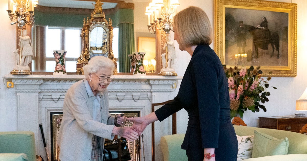 Photo of Doctors ‘Concerned’ Over The Queen’s Health, Buckingham Palace Says