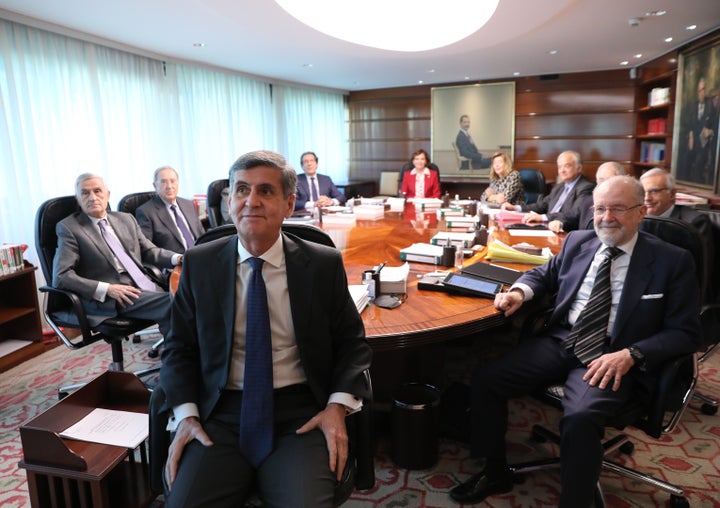 El presidente del TC, Pedro Gonzalez-Trevijano, acompañado del resto de magistrados.