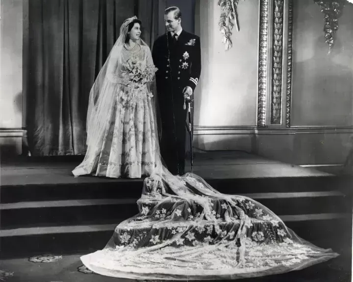 La princesa Isabel y el duque de Edimburgo en su boda en 1947.