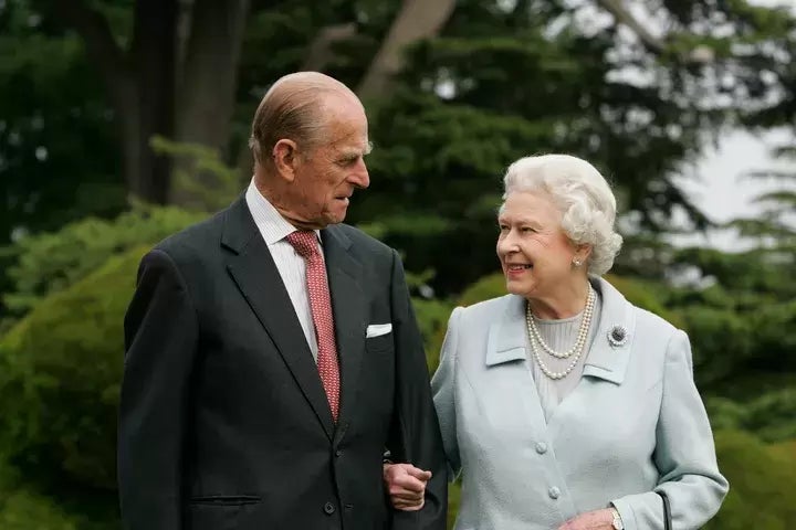 La reina Isabel II y Felipe de Edimburgo en su aniversario en 2007.