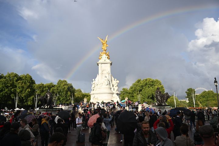 A rainbow that appeared outside of Buckingham Palace.