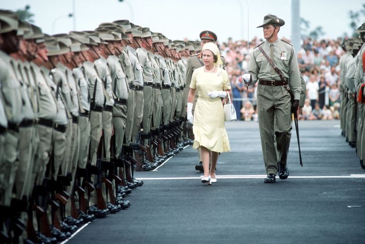 Isabel II, en una visita a Brisbane, Australia, como jefa de la Commonwealth, en 1977.