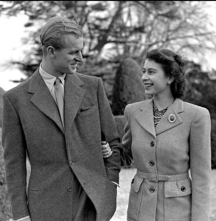23 Νοεμβρίου 1947: Επίσημη φωτογράφηση της Ελισάβετ και του Φίλιππου στο μήνα του μέλιτος στο Χάμσάιρ.