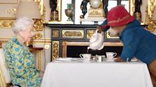 

    Paddington Bear Says Goodbye To The Queen In His Own Sweet Way

