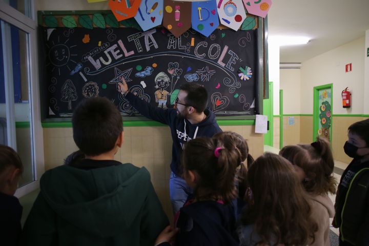 Una clase en el colegio público Eduardo Cela Vila de Triacastela (Lugo), el primer día de 'vuelta al cole', el 8 de septiembre de 2022. 