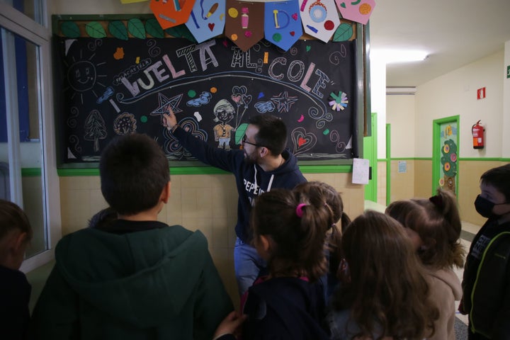 Una clase en el colegio público Eduardo Cela Vila de Triacastela (Lugo), el primer día de 'vuelta al cole', el 8 de septiembre de 2022.