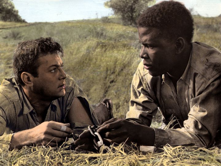 Sidney Pitier (right) in 1958 film “The Defiant Ones,” alongside actor Tony Curtis (left). 