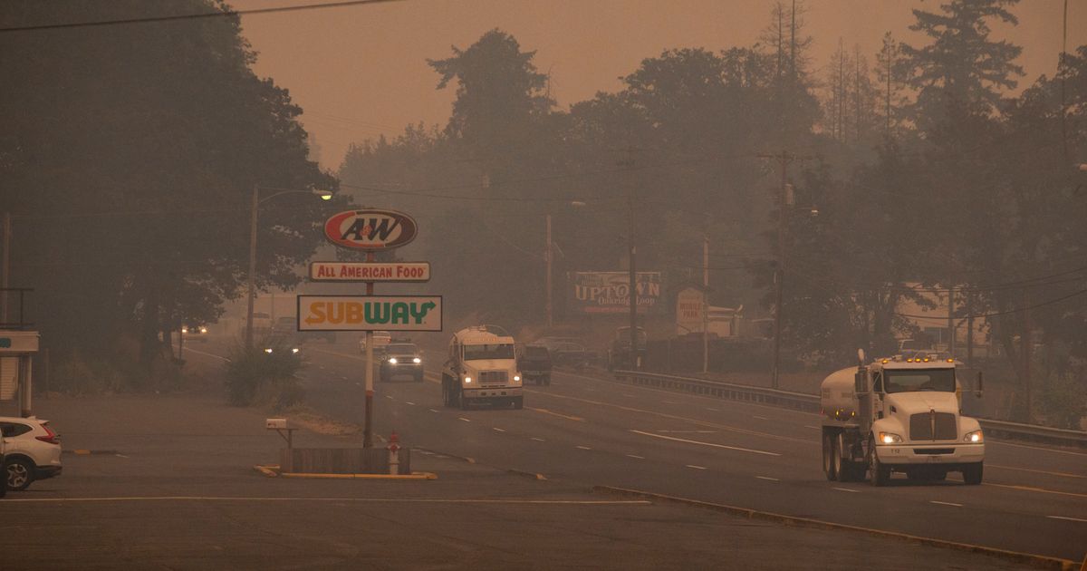 Oregon shuts off power for thousands due to wildfire fears