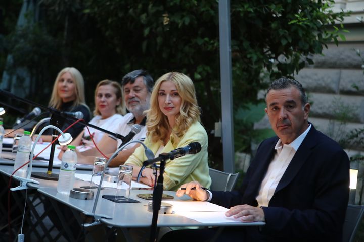 (Από δεξιά) ο Σωτήρης Τριανταφύλλου, η Ζέτα Θεοδωρακοπούλου, ο Νίκος Λέανδρος, η Μαρία Αντωνιάδου κι η Γιώτα Αντωνοπούλου
