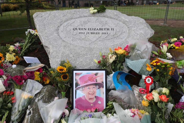 Daily News | Online News Floral tributes are placed in Ballater, Scotland ahead of the hearse carrying the coffin of Queen Elizabeth II before it passes through to make its journey to Edinburgh from Balmoral in Scotland, Sunday, Sept. 11, 2022. (AP Photo/Scott Heppell)