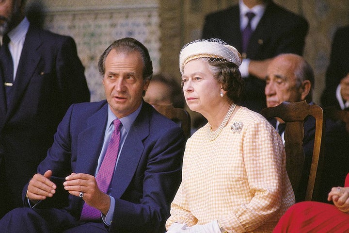 Isabel II y Juan Carlos en Los Alcázares de Sevilla, en 1988.