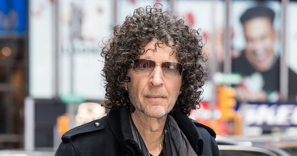 Howard Stern Offers 3 Theories On Trump's 'Crazy S**t' At Mar-A-Lago