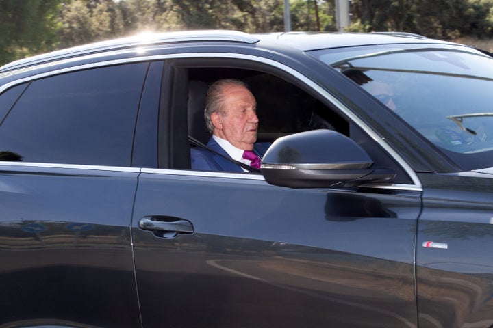 MADRID, SPAIN - MAY 23: The King Emeritus upon his arrival to meet with King Felipe VI, at the Zarzuela Palace, on May 23, 2022, in Madrid, Spain. This is the first meeting after Juan Carlos I was forced to leave Spain to prevent some of his activities, already in the spotlight of justice, from damaging the Crown, and after almost four days in Galicia. Father and son have not seen each other in all this time and it has only transpired that they had a telephone conversation on May 15. (Photo By Jose Ruiz/Europa Press via Getty Images)