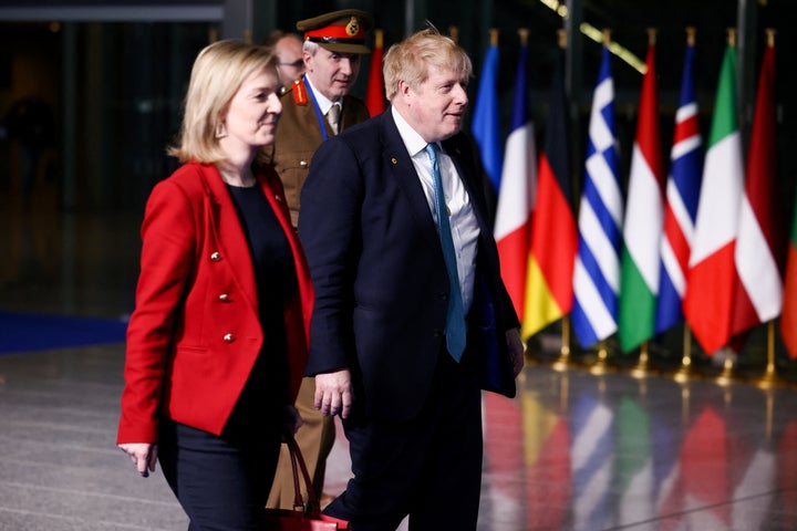 Boris Johnson y Liz Truss, el pasado marzo en Bruselas, en la sede de la OTAN, en una reunión sobre Ucrania.