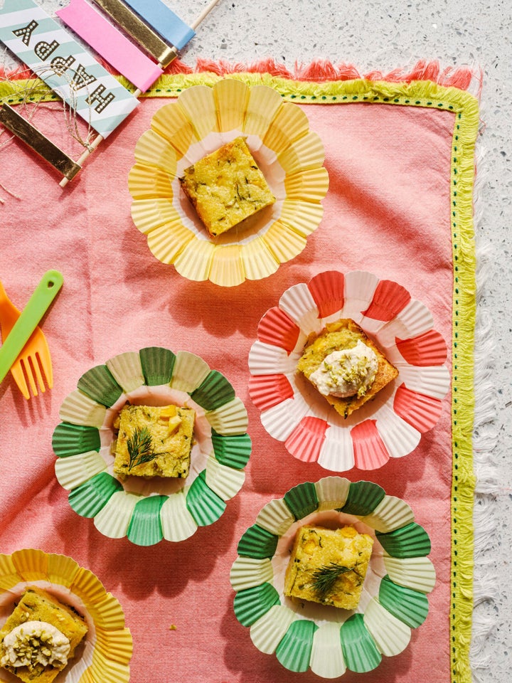 Carrés de pain de maïs aux courgettes