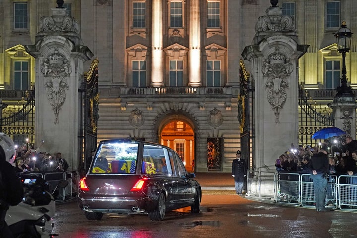 The coffin of Queen Elizabeth II arrives in the Royal Hearse at Buckingham Palace. 