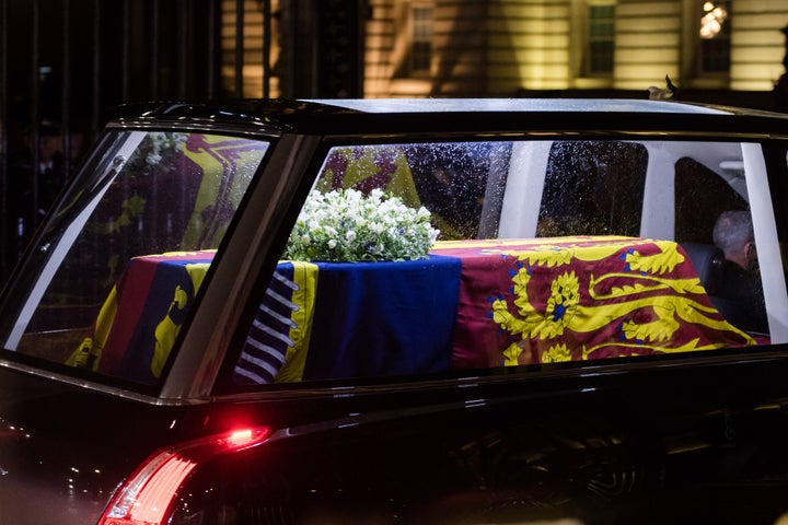 Los restos de la Reina Isabel II a su llegada al Palacio de Buckingham