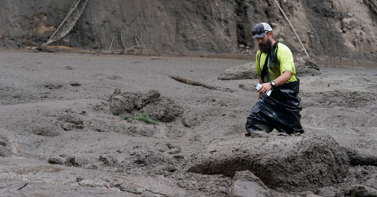 Southern California Mudslides Damage Homes, Carry Away Cars