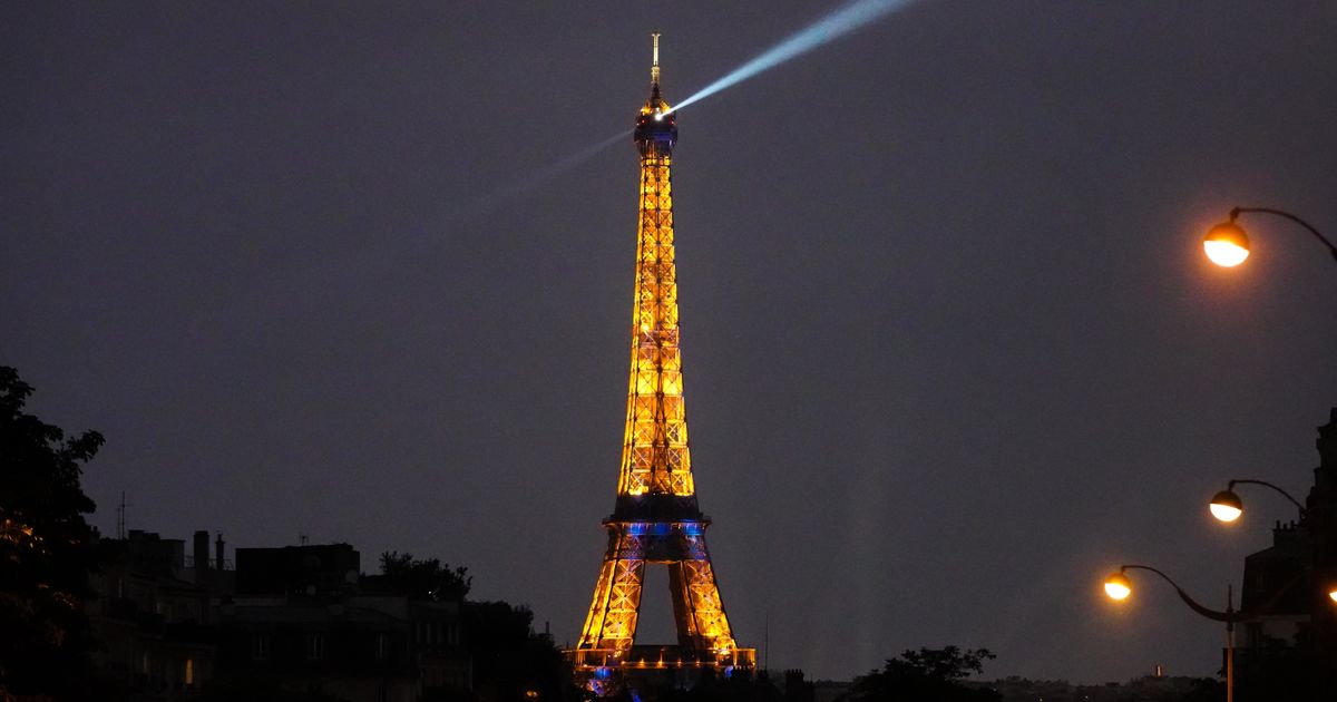 Les lumières s’éteindront plus tôt à la tour Eiffel à partir de plus tard ce mois-ci