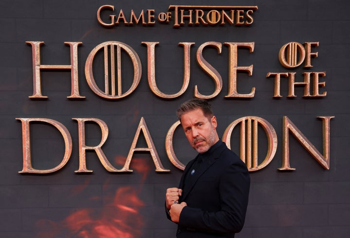 Paddy Considine pose sur le tapis rouge de l'avant-première londonienne de House Of The Dragon.