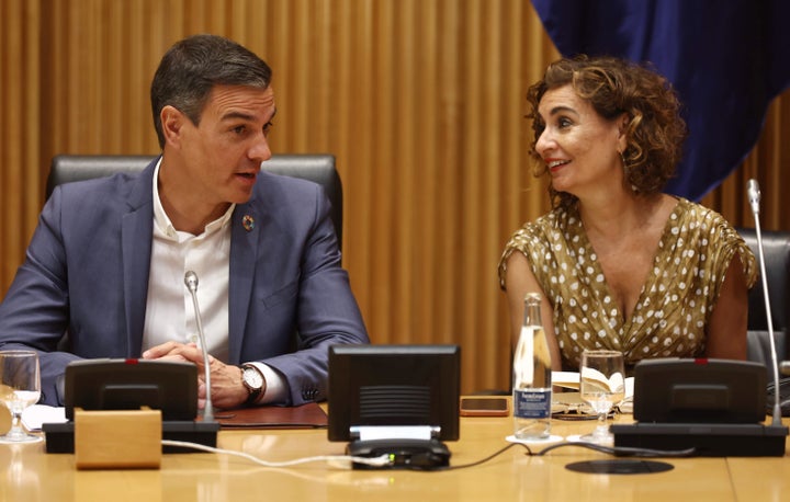 Pedro Sánchez y María Jesús Montero.