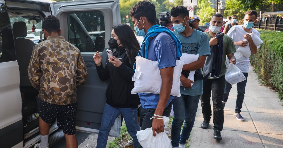 GOP governors are increasing their use of migrants as political pawns