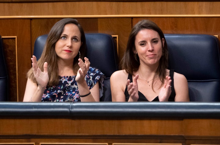 Ione Belarra junto a Irene Montero en el Congreso de los Diputados