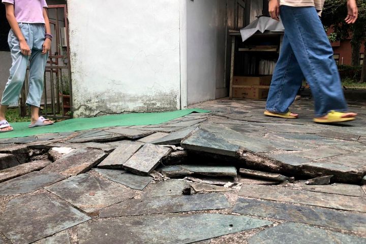 Καταστροφές από τον σεισμό των 6,9 Ριχτερ της Κυριακής