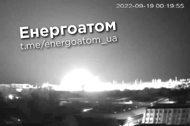 爆発が起きた瞬間の南ウクライナ原発の写真。エネルゴアトム社の公式サイトより